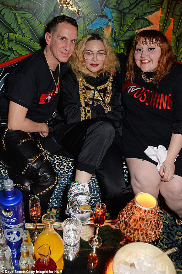 Hanging out: She sat with Moschino designer Jeremy Scott and singer Beth Ditto