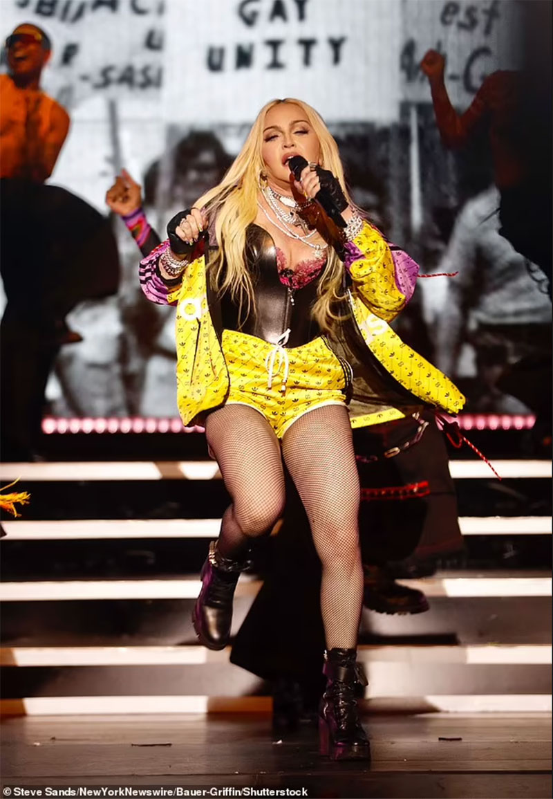Celebration Tour pictures - Madonna photos live on stage | Mad-Eyes